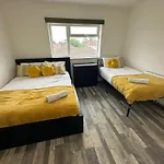 Shakespeare House 19 Bedrooms 30 Beds Up To 42 People Stay