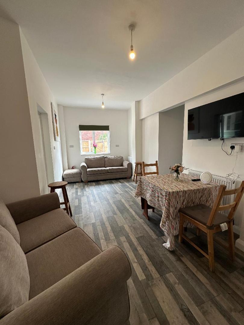 Holiday home Shakespeare House 19 Bedrooms 30 Beds Up To 42 People *