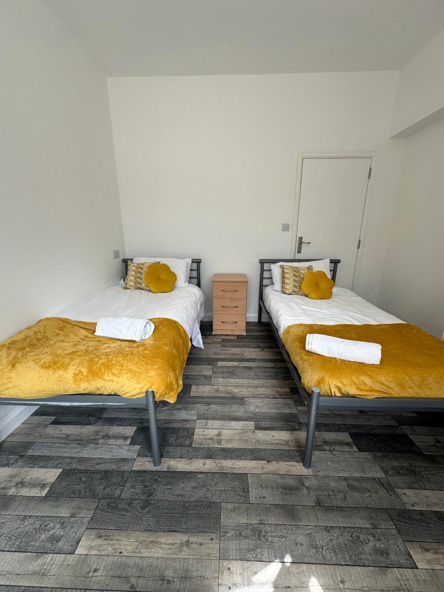 Holiday home Shakespeare House 19 Bedrooms 30 Beds Up To 42 People Derby