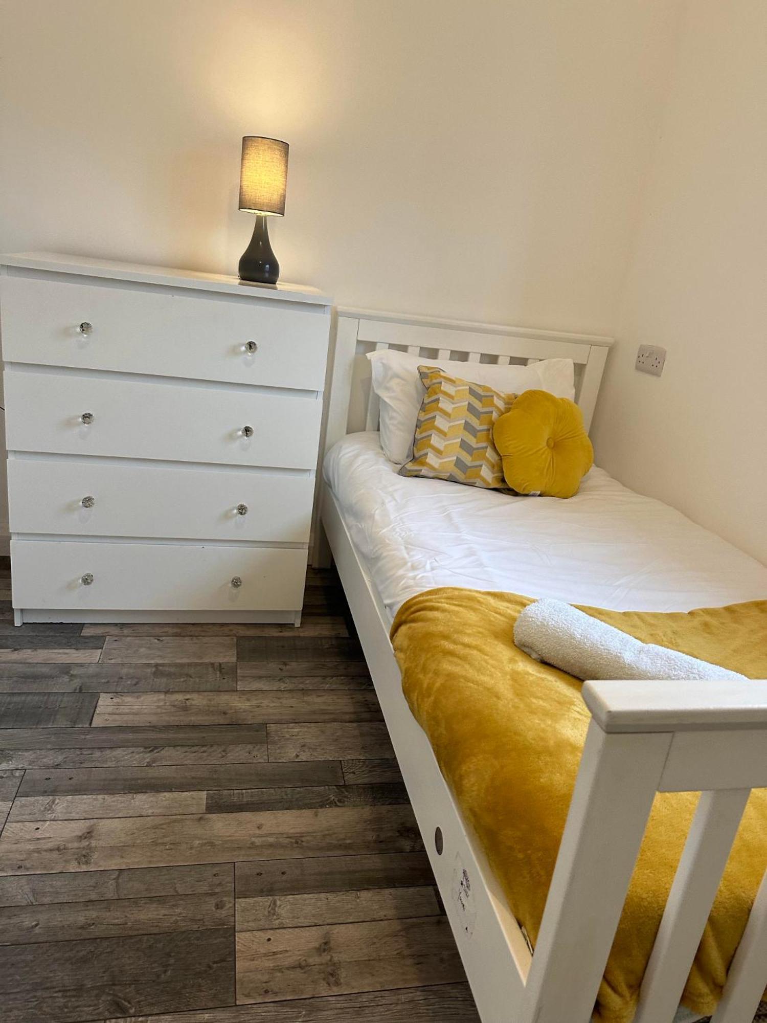 Shakespeare House 19 Bedrooms 30 Beds Up To 42 People Holiday home Derby