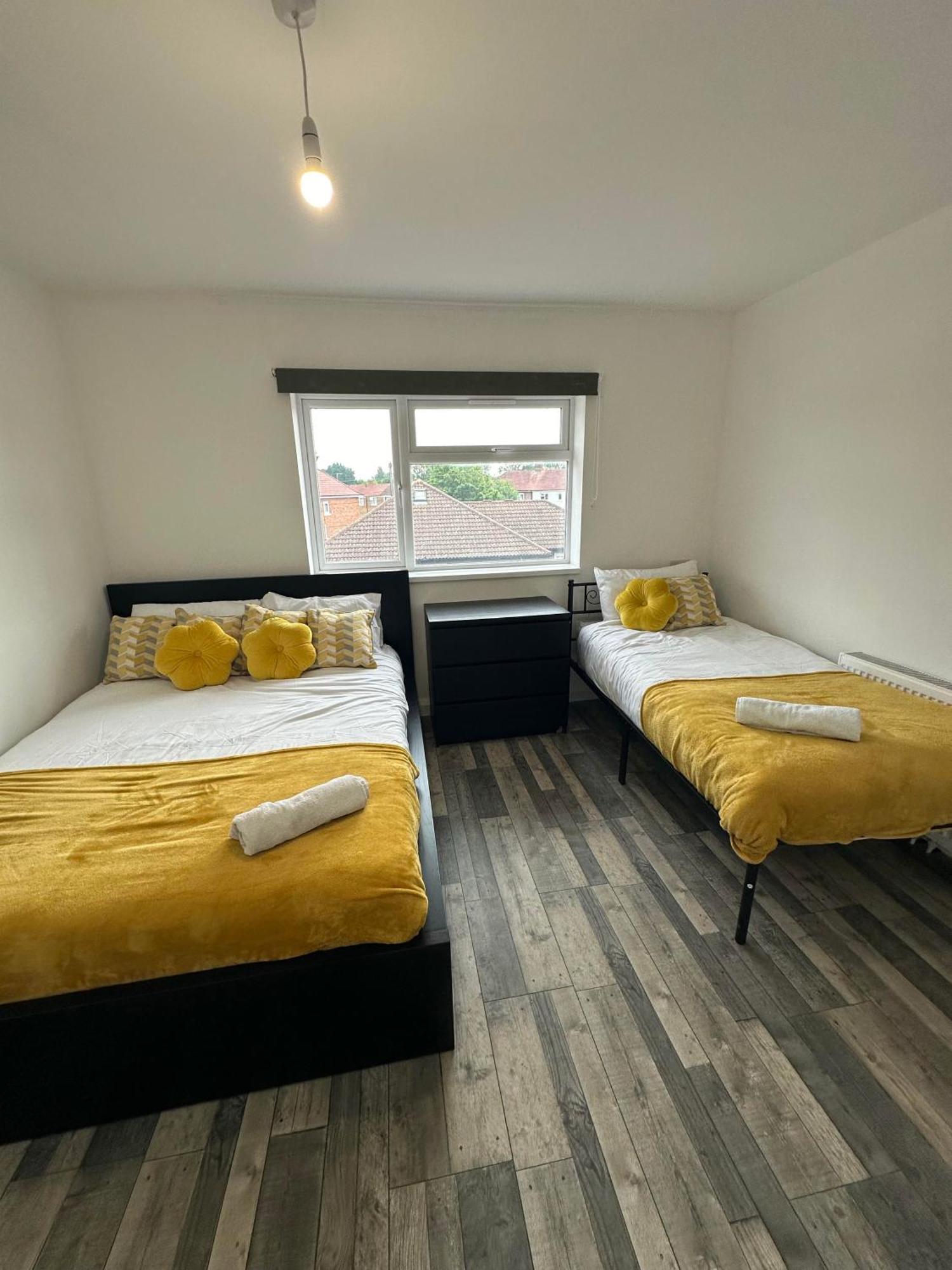 Holiday home Shakespeare House 19 Bedrooms 30 Beds Up To 42 People *